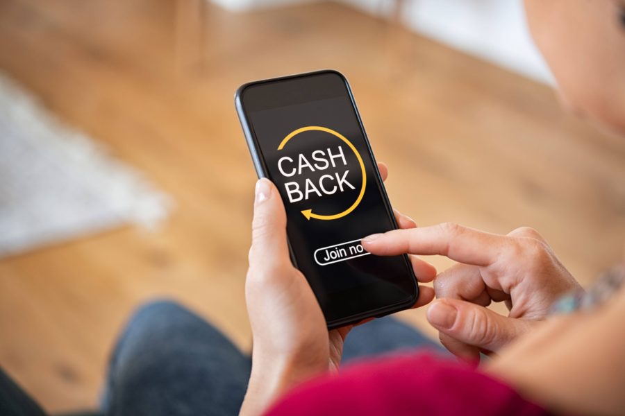 A woman using a cash back app on her smartphone.