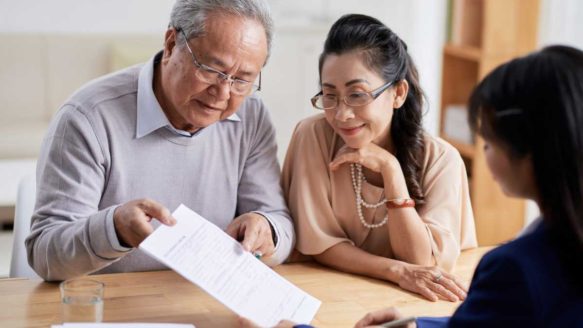 Elderly husband and wife meet with a Money Mentors counsellor to talk about bankruptcy alternatives